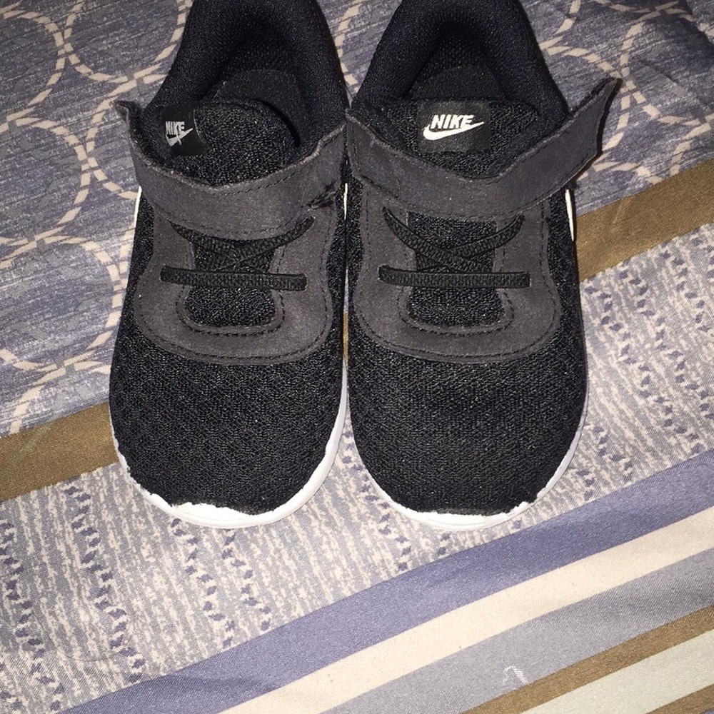 Nike - Picture 2 of 3